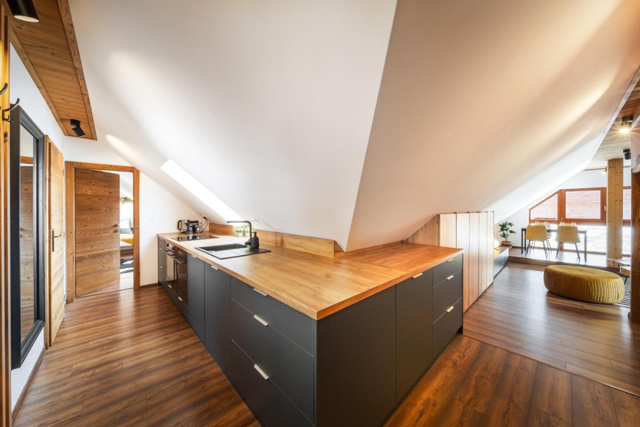 Cozy Mountain Attic Apartment In High Tatras Vel'ka Lomnica Exteriör bild
